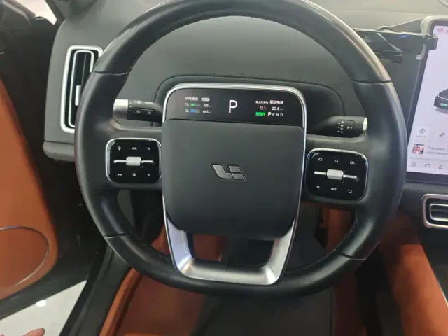 Li Auto L7 — Фото автомобиля 15