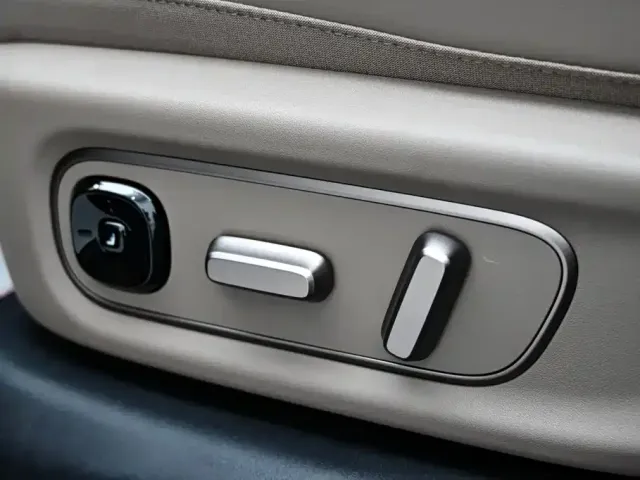 Li Auto Li Auto i6 2025 2WD Base Model — Фото автомобиля 24