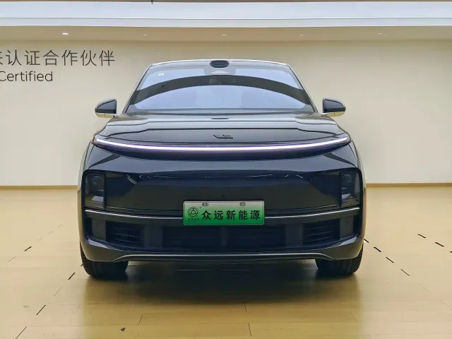 Li Auto L8 — Фото автомобиля 3