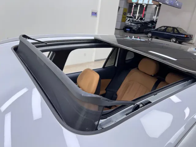 Geely Galaxy Starship 7 EM-i — Фото автомобиля 16