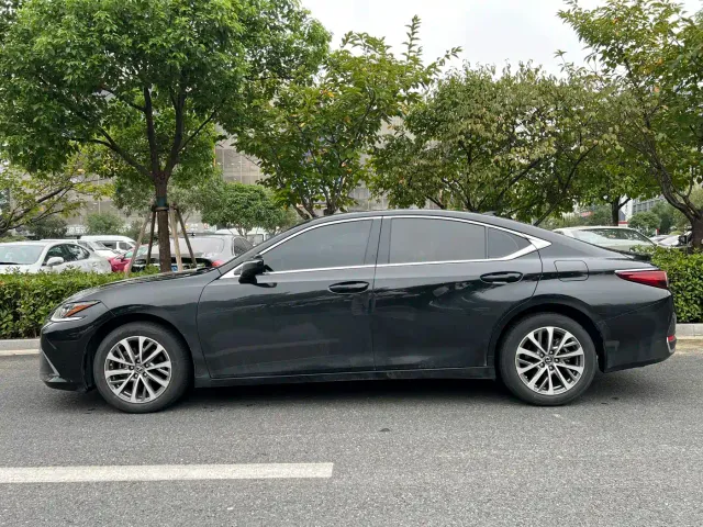 Lexus ES — Фото автомобиля 7