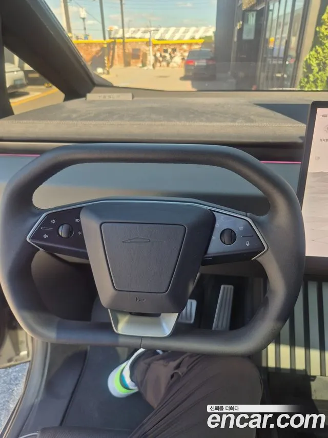 Tesla Cybertruck — Фото автомобиля 2