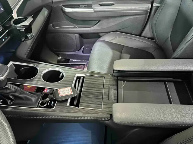Toyota Sienna — Фото автомобиля 14