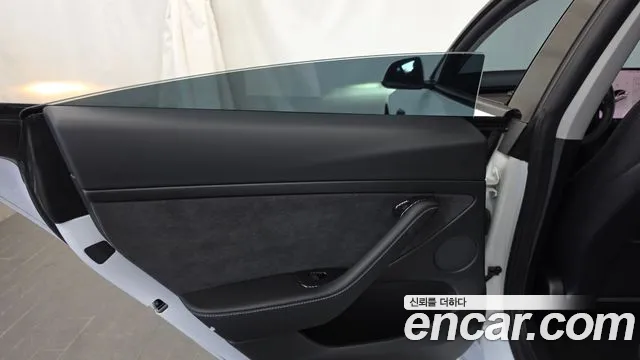 Tesla Model 3 — Фото автомобиля 25