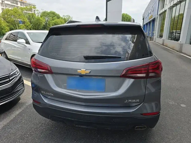 Chevrolet Equinox — Фото автомобиля 3