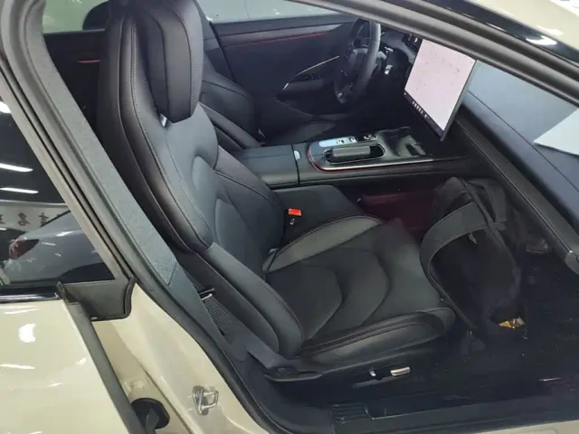 Xiaomi SU7 — Фото автомобиля 24