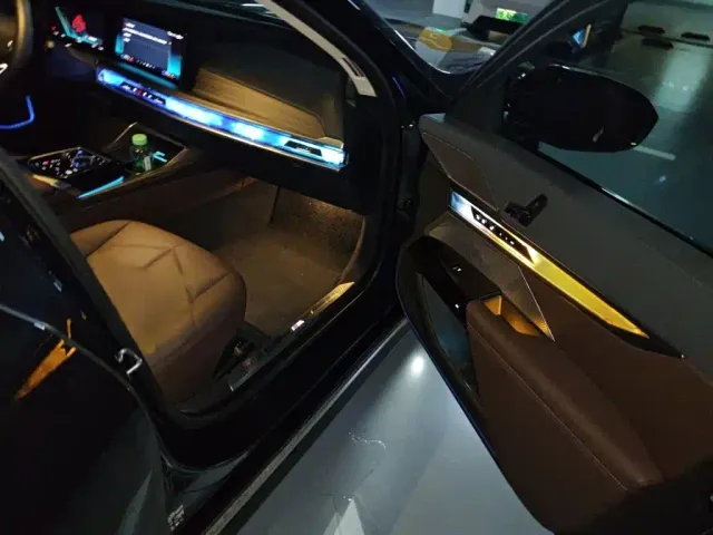 BMW i7 — Фото автомобиля 17
