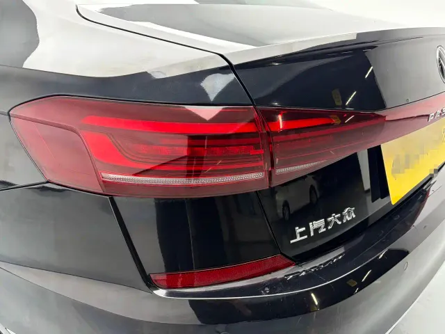 Volkswagen Passat — Фото автомобиля 11