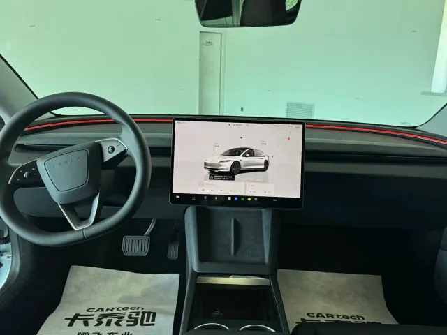 Tesla Model 3 — Фото автомобиля 9