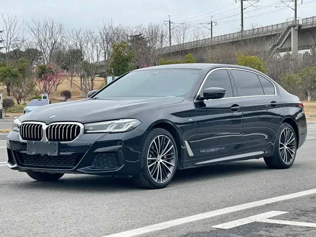 Фотография автомобиля — BMW 5 Series