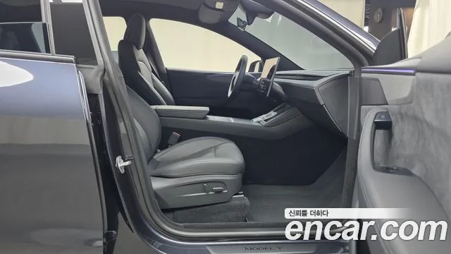 Tesla Model Y — Фото автомобиля 16