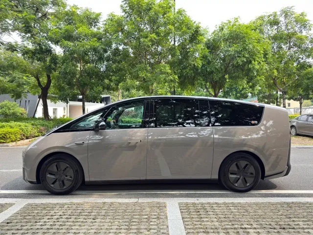 Li Auto MEGA — Фото автомобиля 4