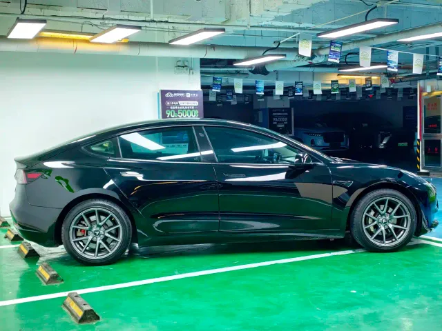 Tesla Model 3 — Фото автомобиля 6