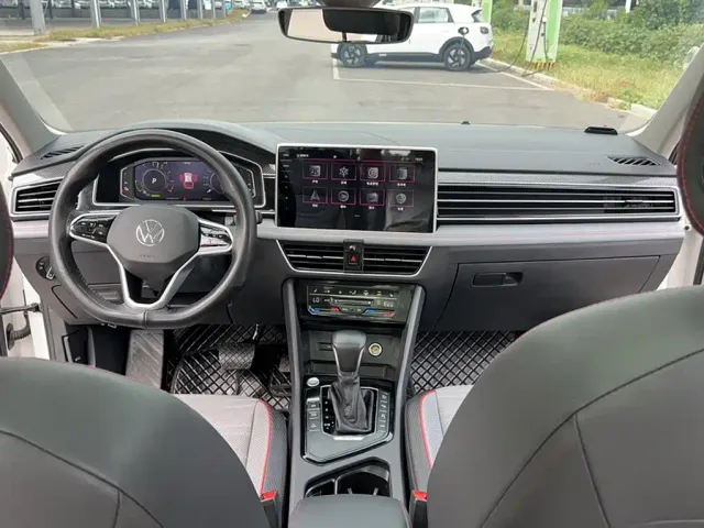Volkswagen Tiguan L PHEV — Фото автомобиля 23