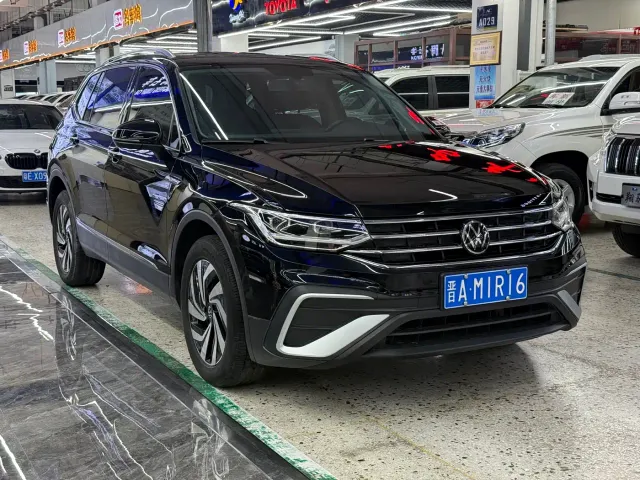 Volkswagen Tiguan L — Фото автомобиля 3