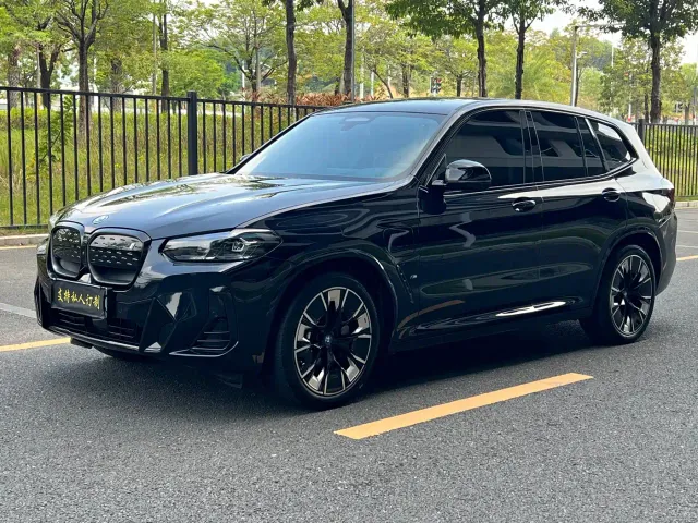 Фотография автомобиля — BMW iX3