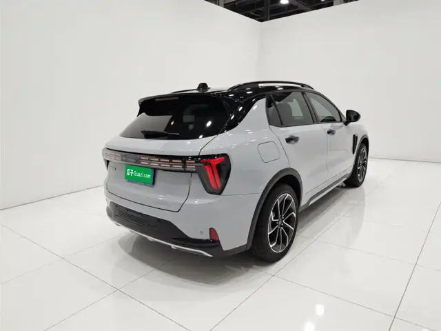 Lynk & Co 01 — Фото автомобиля 4
