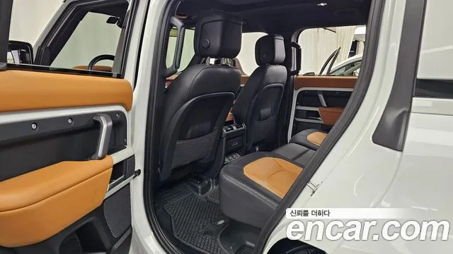 Land Rover Defender — Фото автомобиля 18
