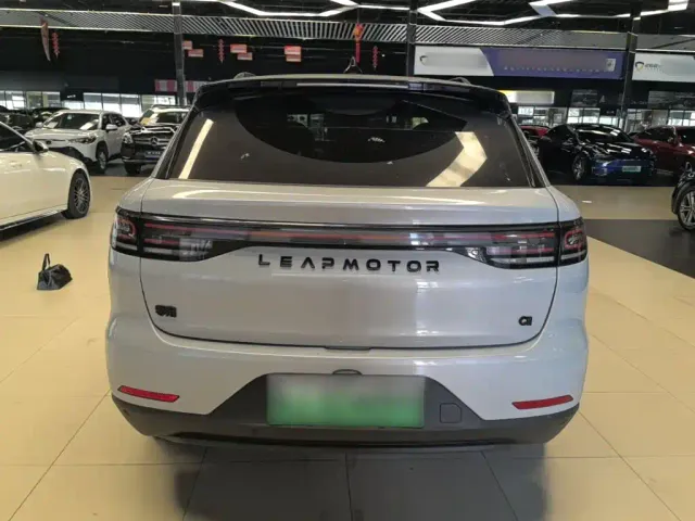 Leapmotor C11 — Фото автомобиля 5
