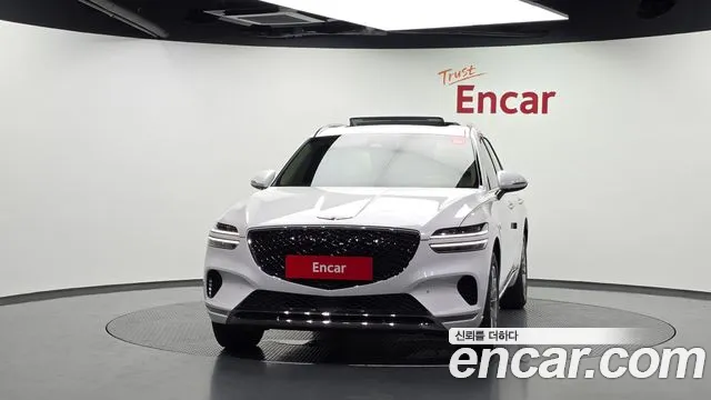 Genesis GV70 2.5T Бензин 2WD — Фото автомобиля 3