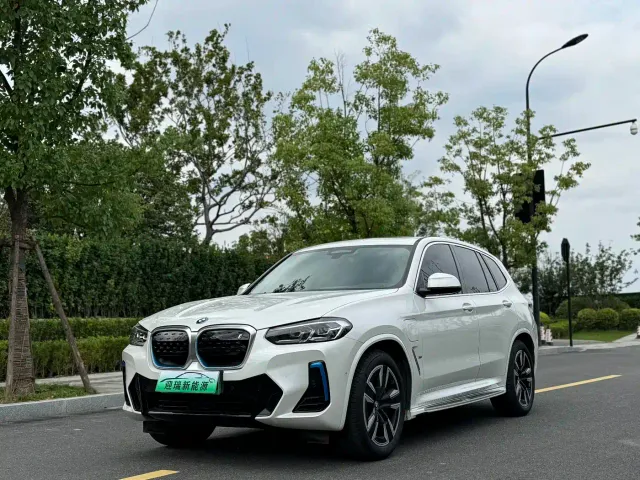 Фотография автомобиля — BMW iX3