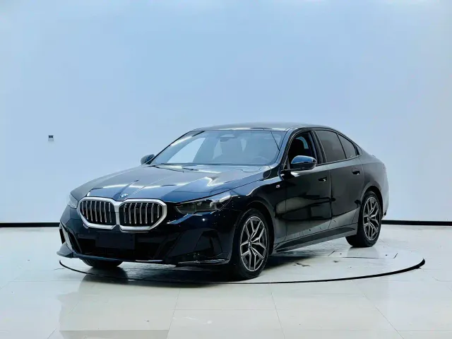 Фотография автомобиля — BMW 5 Series
