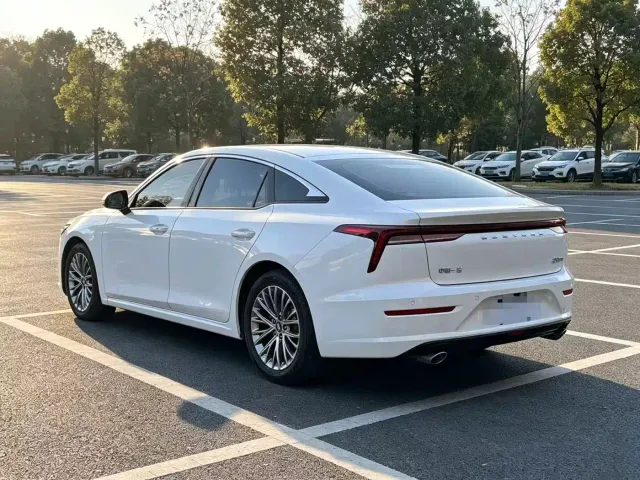 Besturn Besturn B70 2023 Model 3rd Gen 1.5T Automatic Joy 70th Anniversary Edition — Фото автомобиля 10