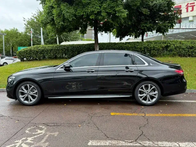 Mercedes-Benz E-Class — Фото автомобиля 3