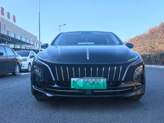 Hongqi E-QM5 — Фото автомобиля 2