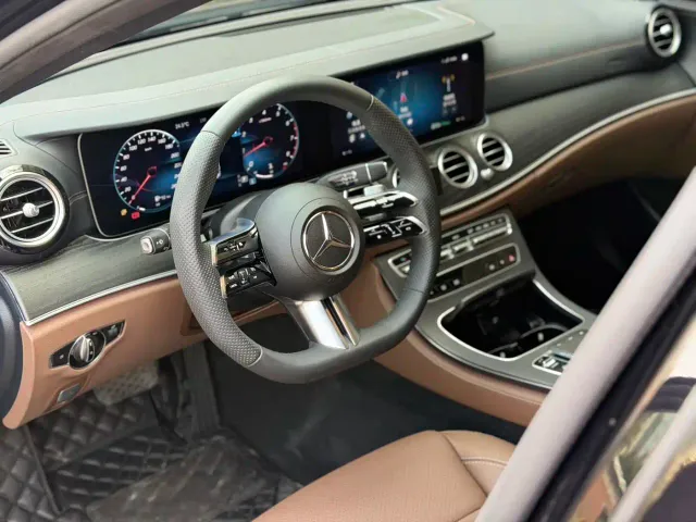 Mercedes-Benz E-Class — Фото автомобиля 5