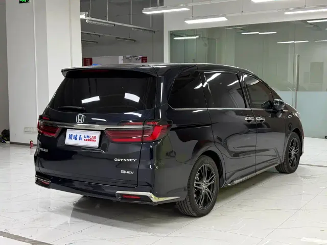 Honda Odyssey — Фото автомобиля 6