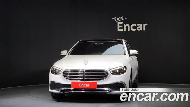 Mercedes-Benz E-Class — Фото автомобиля 3