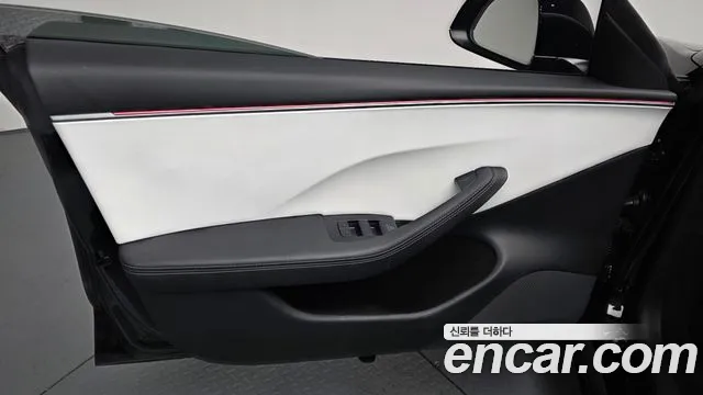 Tesla Model 3 — Фото автомобиля 13