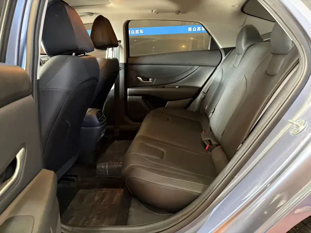 Hyundai Elantra — Фото автомобиля 9