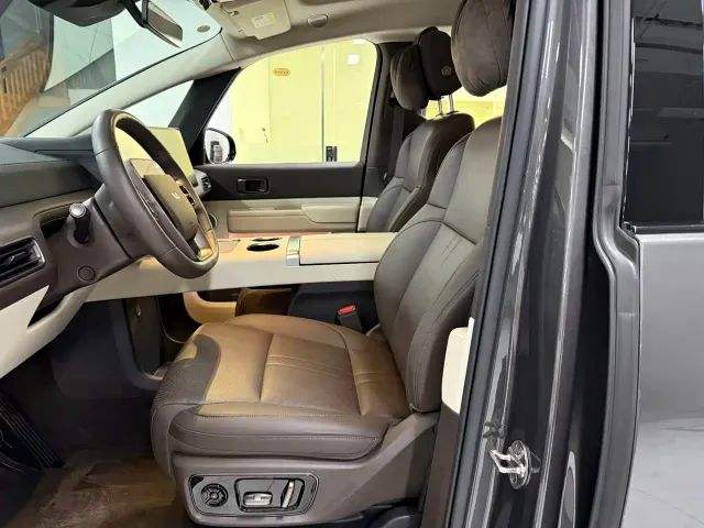 Li Auto MEGA — Фото автомобиля 11