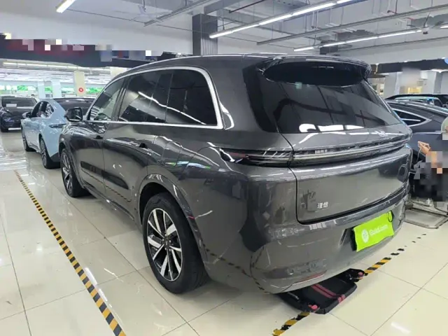 Li Auto L8 — Фото автомобиля 4