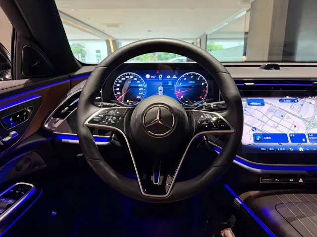Mercedes-Benz E-Class — Фото автомобиля 17