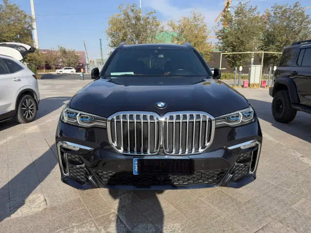 BMW X7 — Фото автомобиля 2