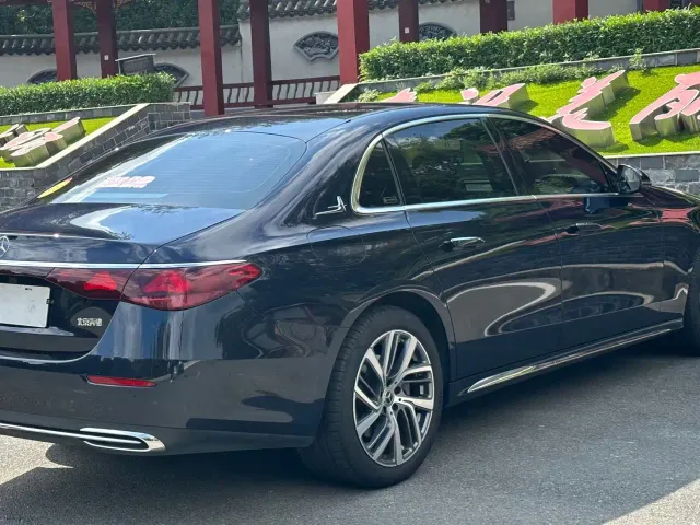Mercedes-Benz E-Class — Фото автомобиля 6