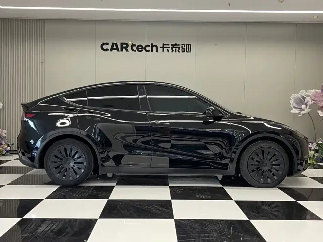 Tesla Model Y — Фото автомобиля 4