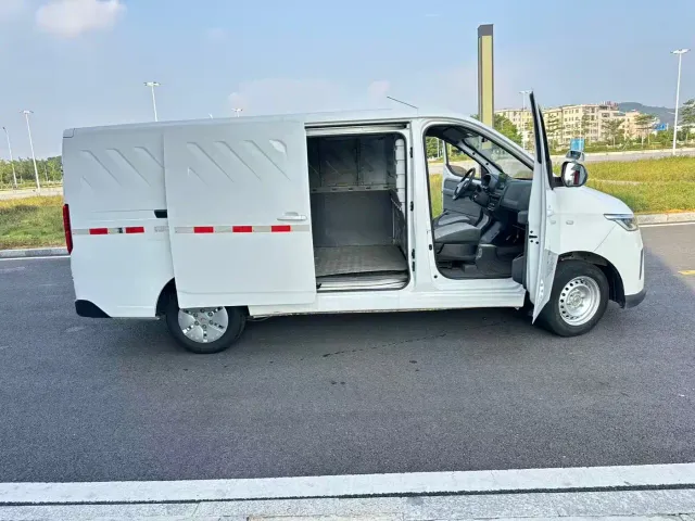 Wuling Motors Wuling Yangguang 2024 300km Comfort Enclosed Van 60kW — Фото автомобиля 9