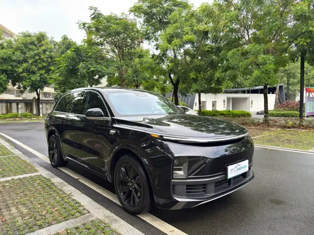 Li Auto L8 — Фото автомобиля 3