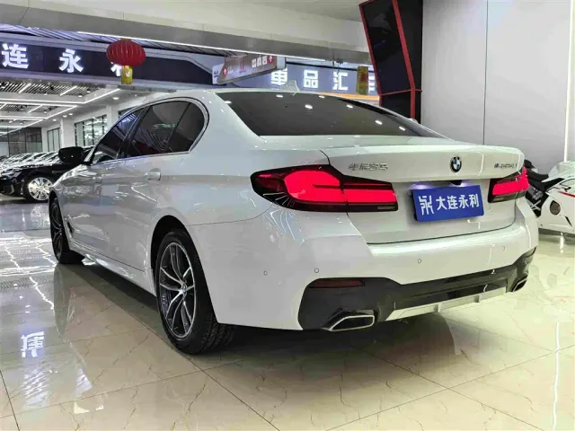 BMW 5 Series — Фото автомобиля 16