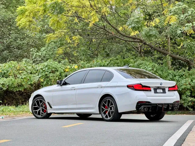 BMW 5 Series — Фото автомобиля 7