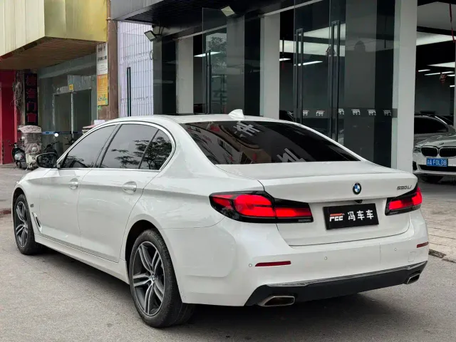 BMW 5 Series — Фото автомобиля 12