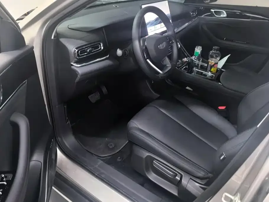 Geely Emgrand 2026 Model Fifth Generation 1.5T Light Chaser Edition — Фото автомобиля 9