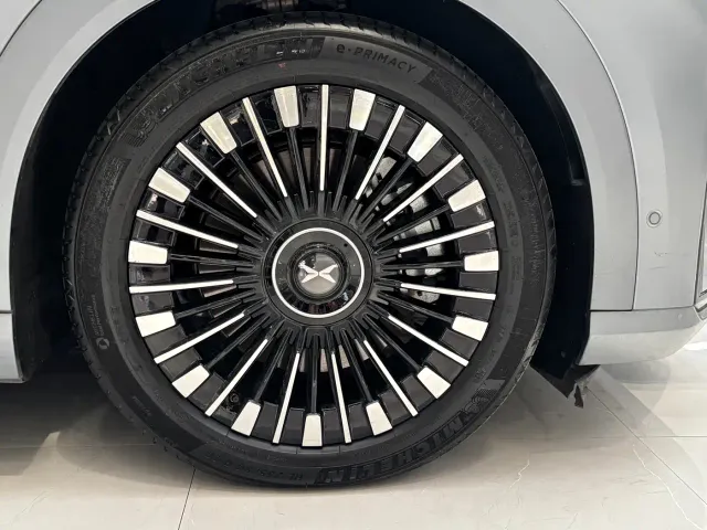 Xpeng X9 — Фото автомобиля 5