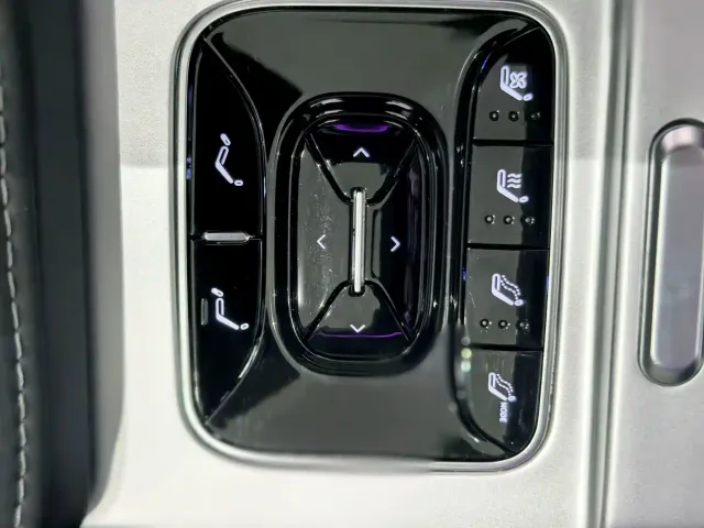 Xpeng X9 — Фото автомобиля 10