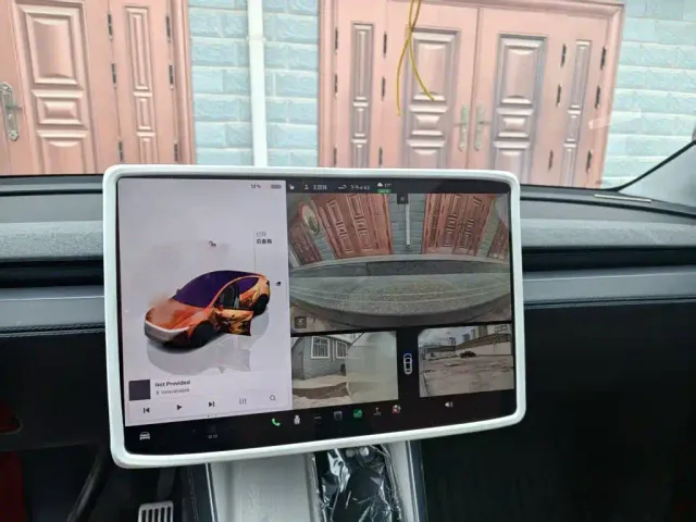 Tesla Model Y — Фото автомобиля 23