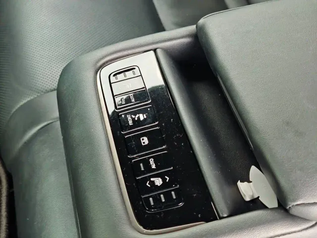 Lexus LS — Фото автомобиля 14